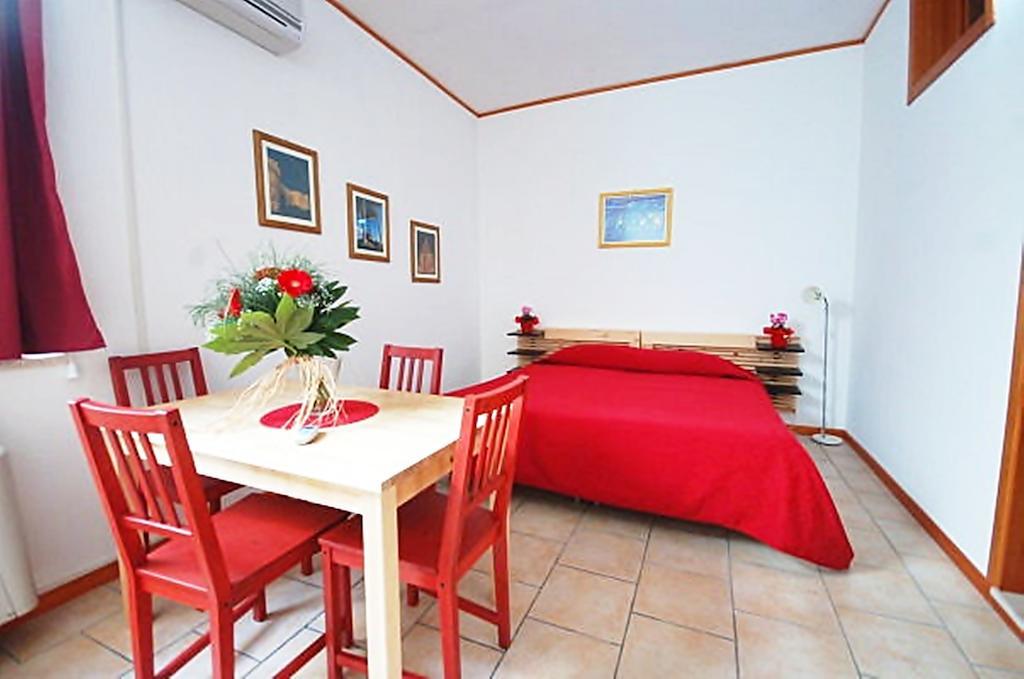 Hotel Residence Lupiae Lecce Bagian luar foto