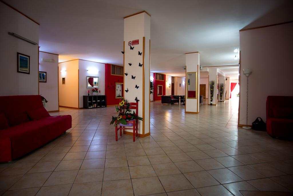 Hotel Residence Lupiae Lecce Bagian luar foto