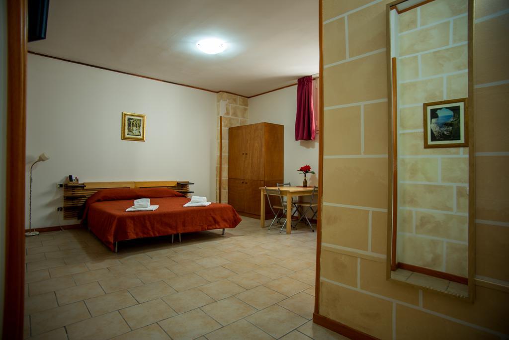 Hotel Residence Lupiae Lecce Bagian luar foto