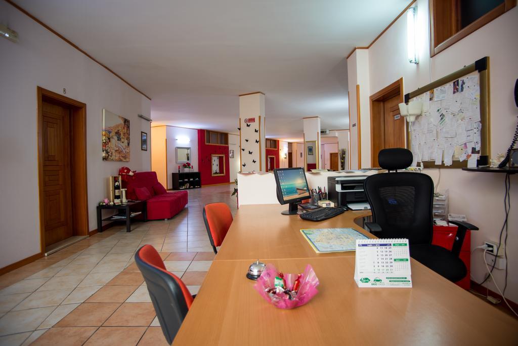 Hotel Residence Lupiae Lecce Bagian luar foto
