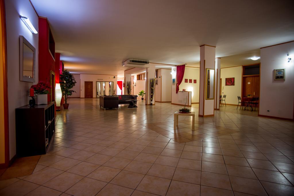 Hotel Residence Lupiae Lecce Bagian luar foto