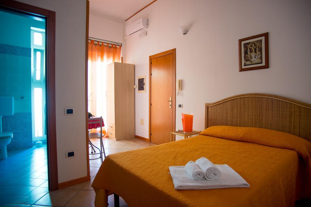 Hotel Residence Lupiae Lecce Bagian luar foto