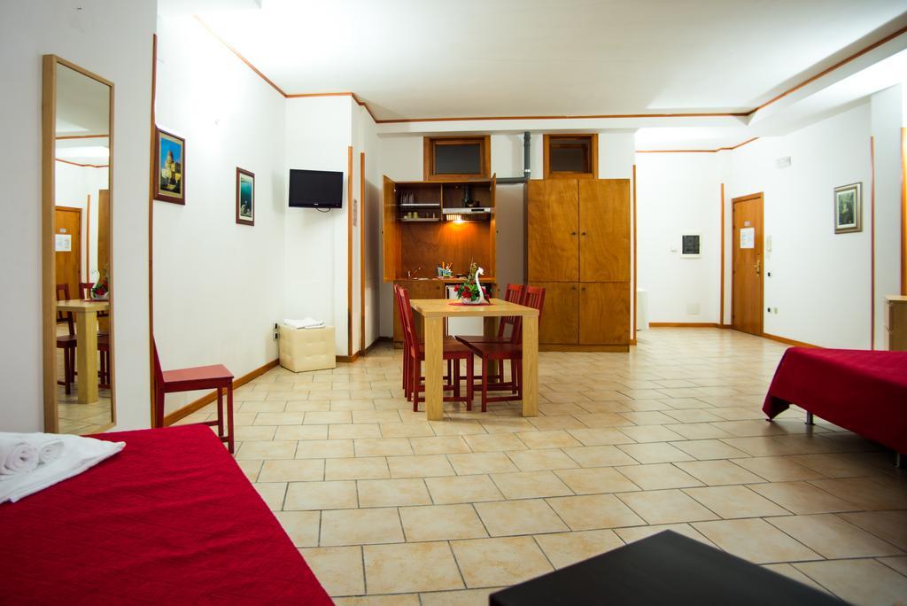 Hotel Residence Lupiae Lecce Bagian luar foto