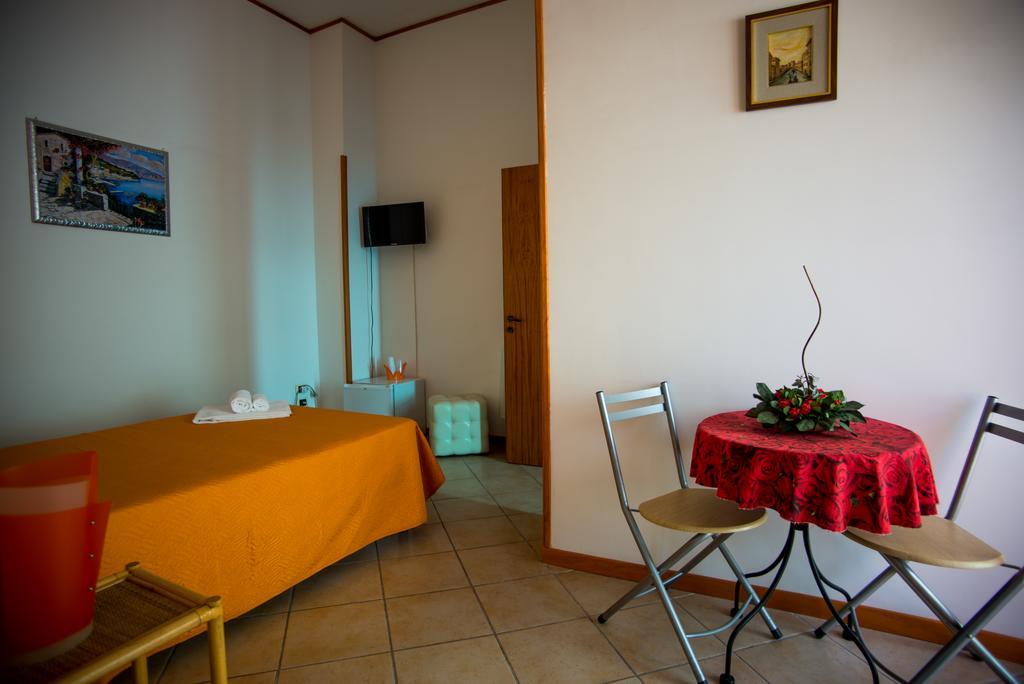 Hotel Residence Lupiae Lecce Bagian luar foto