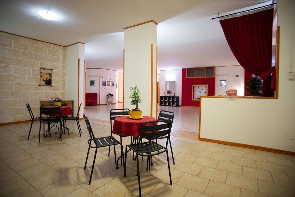 Hotel Residence Lupiae Lecce Bagian luar foto