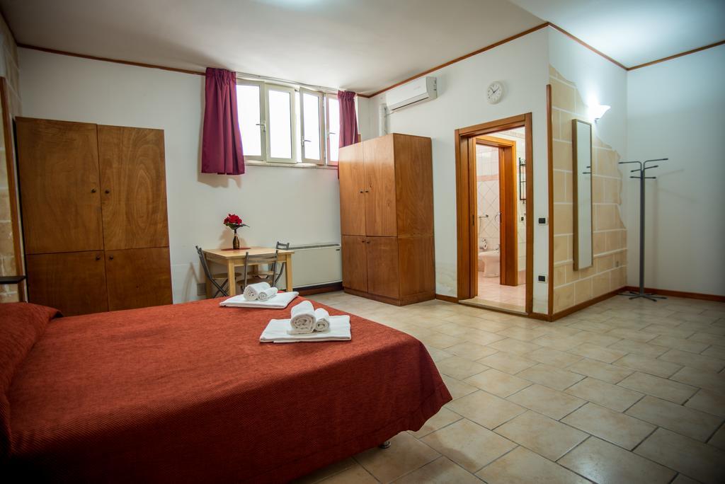 Hotel Residence Lupiae Lecce Bagian luar foto