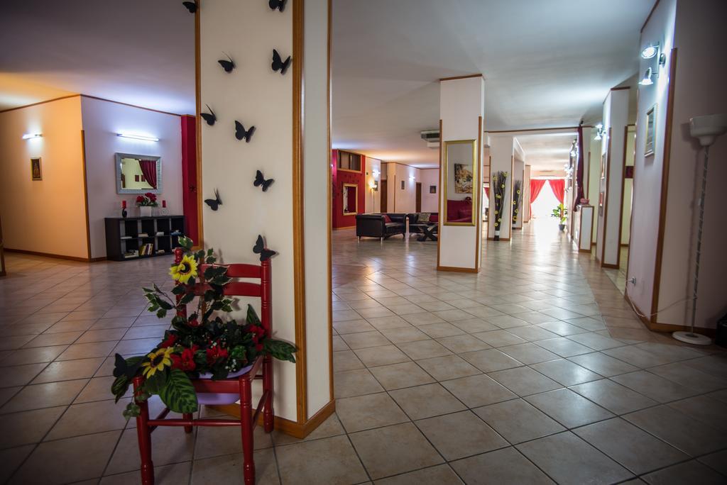 Hotel Residence Lupiae Lecce Bagian luar foto