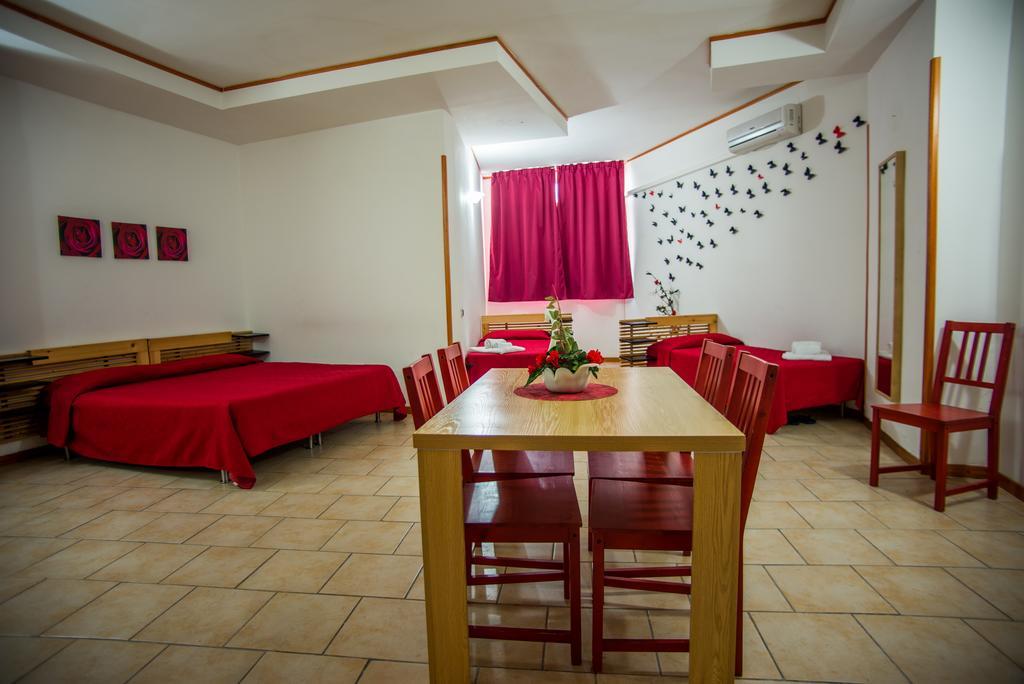 Hotel Residence Lupiae Lecce Bagian luar foto