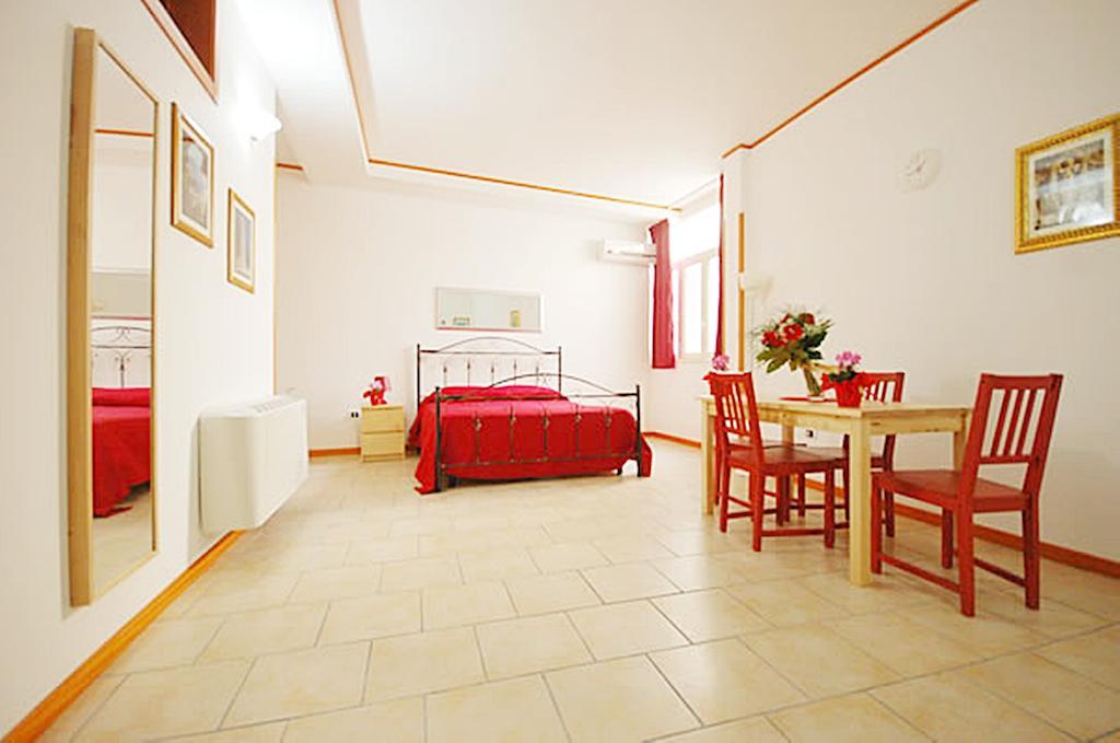 Hotel Residence Lupiae Lecce Bagian luar foto