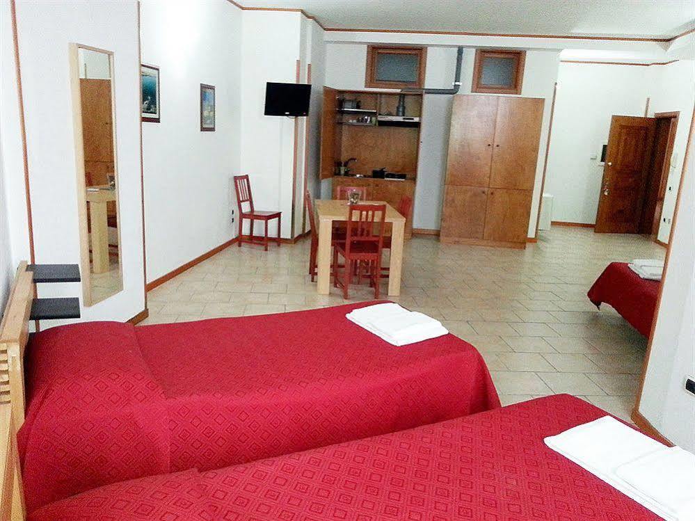 Hotel Residence Lupiae Lecce Bagian luar foto